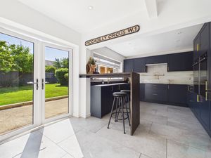 Kitchen/Breakfast Room- click for photo gallery